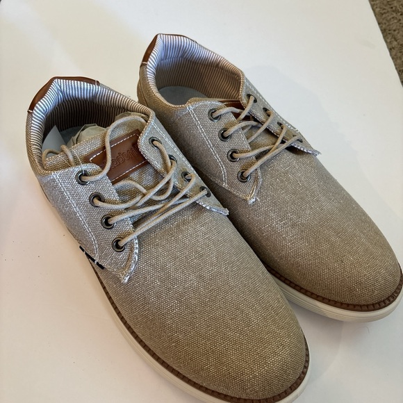 Akademiks Beige Oxfords with Brown Accents - Picture 1 of 3